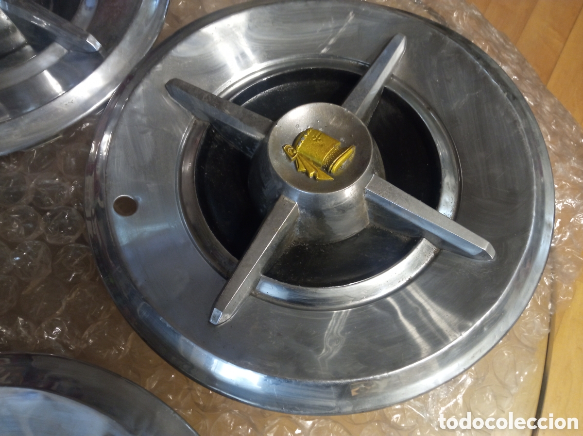 Autos und Motorr&auml;der: Tapacubos Dodge Lancer 1957