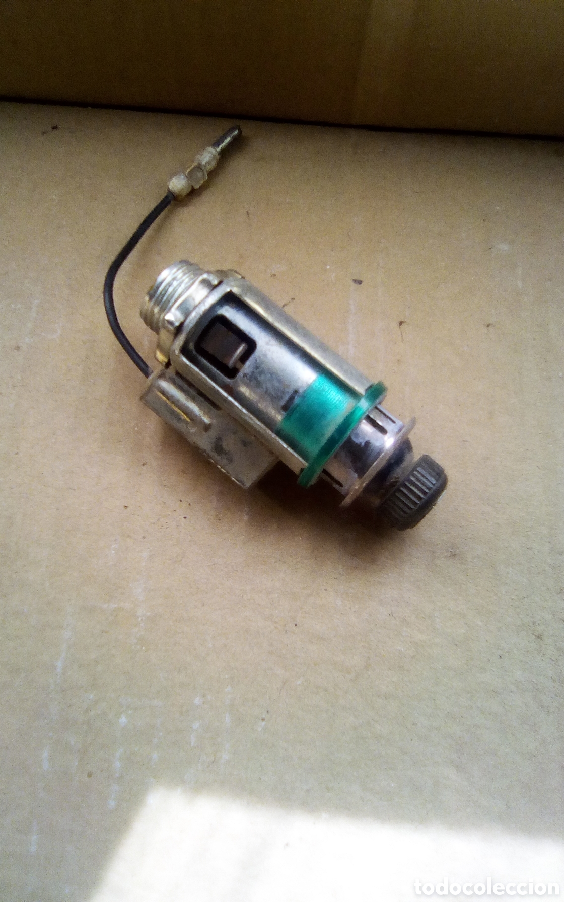 Autos und Motorr&auml;der: Antiguo encendedor de coche (Seat, Wolfvagen ?). Made in Germany. Mide 7,5 cm.