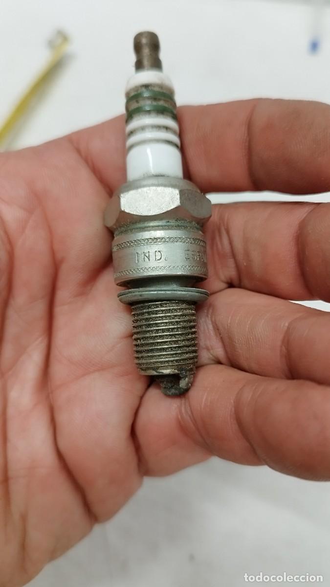 Coches y motocicletas: Antigua buj&iacute;a marca Bosch - Foto 4
