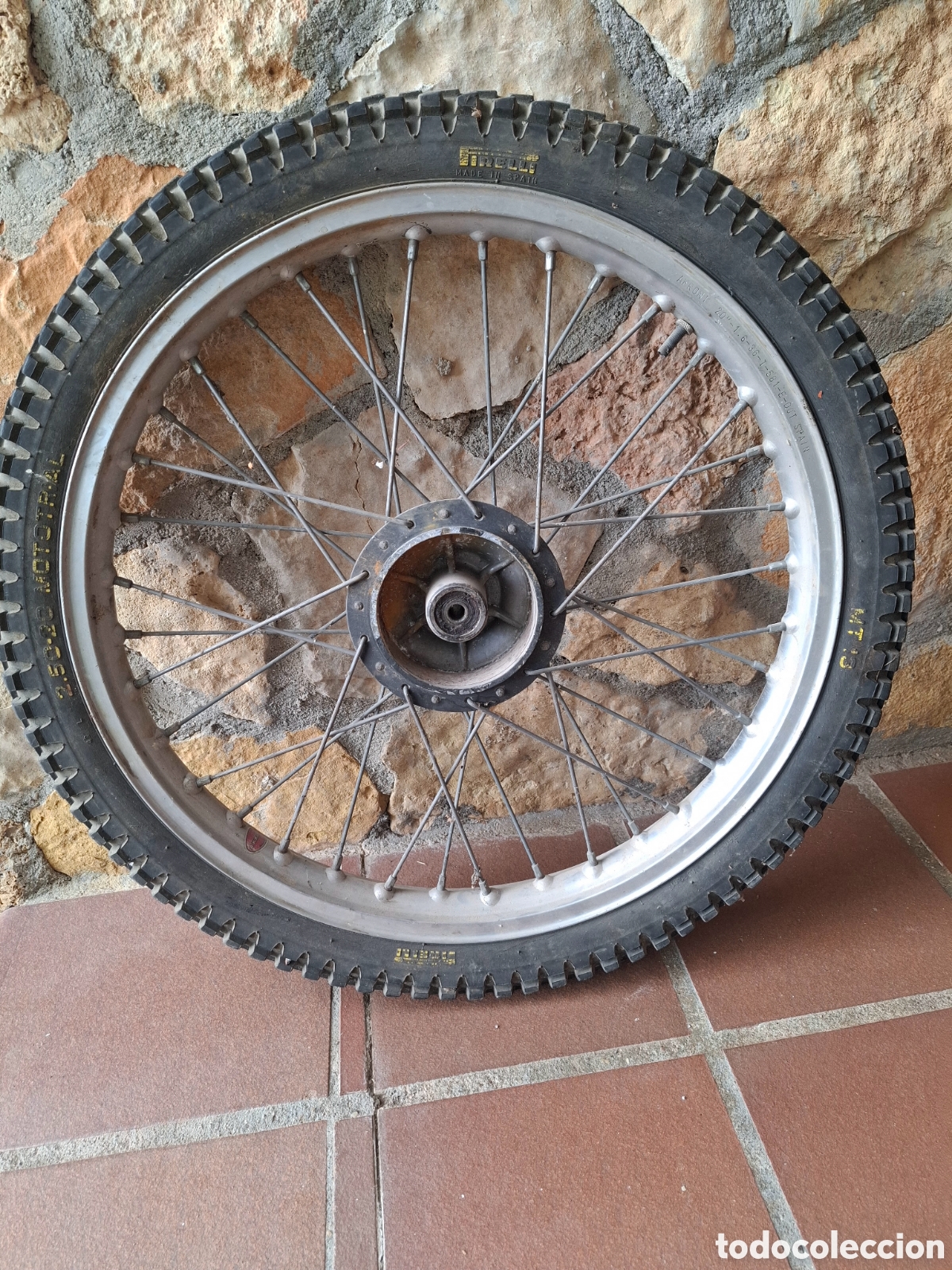 Autos und Motorr&auml;der: Rueda de moto de campo antigua akront 20 pulgadas 1-6-36 goma pirelli spain.