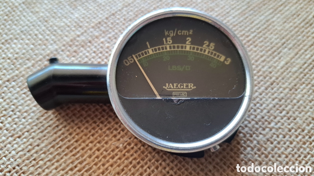 Automobili e Motociclette: Reloj medidor de presi&oacute;n Jaeger con funda original.