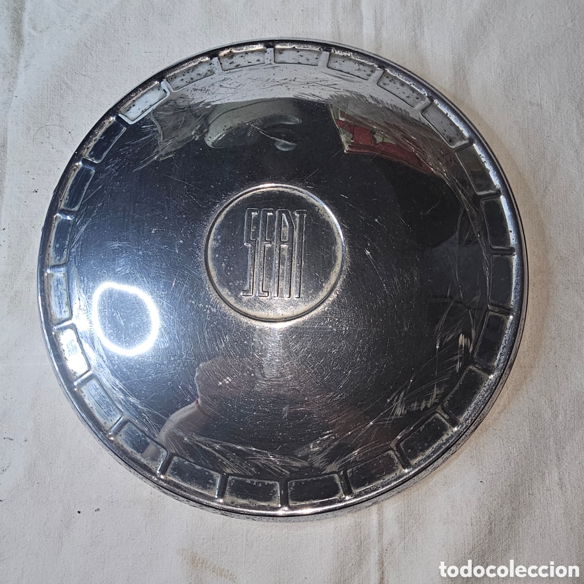 Coches y motocicletas: SEAT CL&Aacute;SICOS,TAPACUBOS 25 CM DI&Aacute;METRO