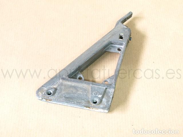 Autos und Motorr&auml;der: Soporte para retrovisores exteriores para Mercedes de la gama W114/W115