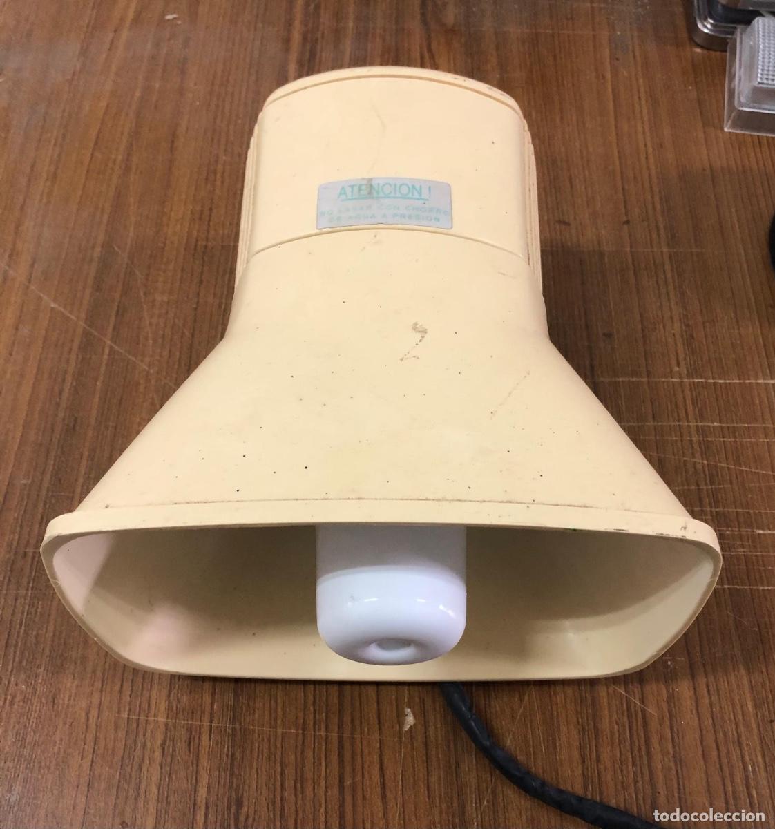 Autos und Motorr&auml;der: LOTE. ALTAVOZ SIRENA Y LUCES ROTATORIAS DE AMBULANCIA. 12-24 Voltios.