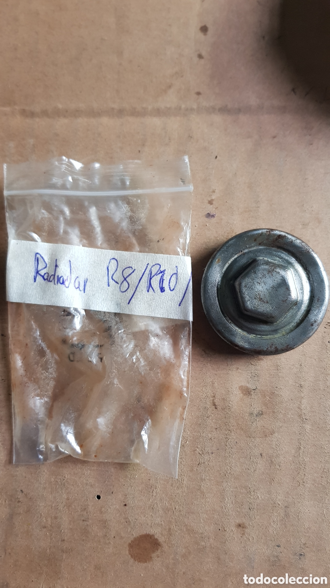 Autos und Motorr&auml;der: Tapon radiador Renault 8