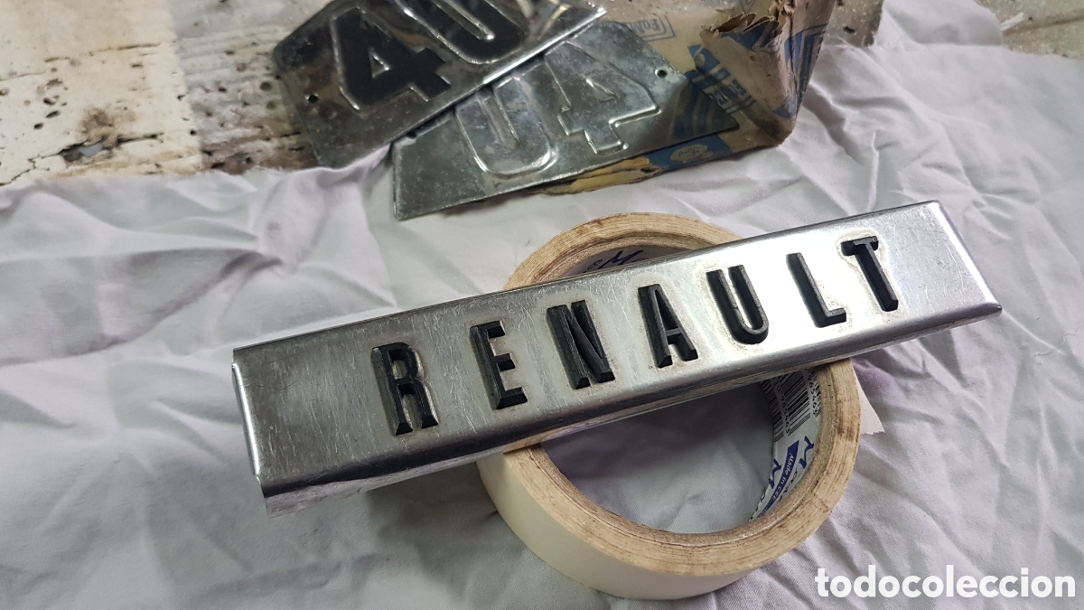 Coches y Motocicletas: Insignia cromada Renault 10