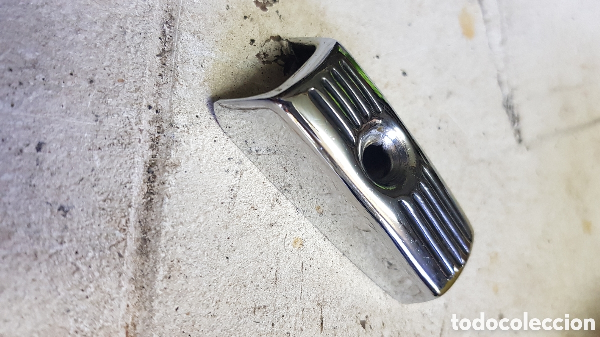 Voitures et Motocyclettes: Moldura cromada asidero seat 1500