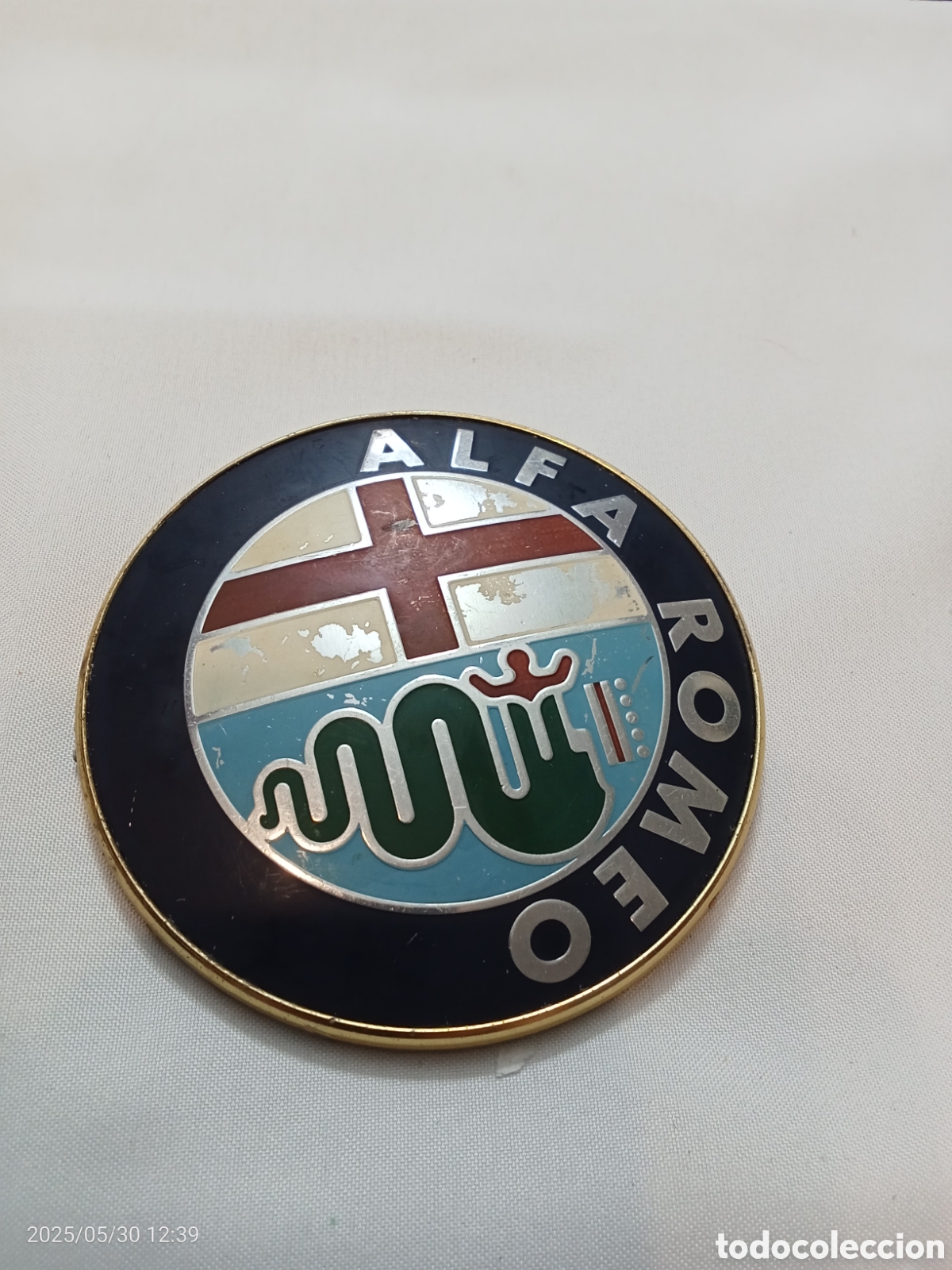 Autos und Motorr&auml;der: ANTIGUO EMBLEMA ANAGRAMA MET&Aacute;LICO ALFA ROMEO, DI&Aacute;METRO 7,5 CM
