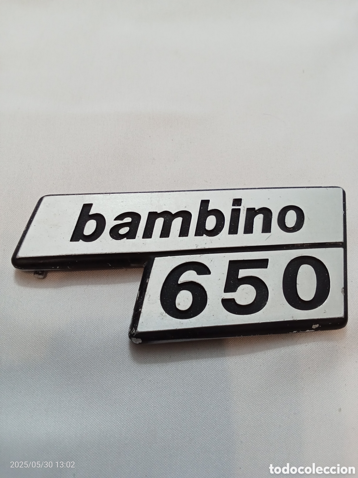 Autos und Motorr&auml;der: EMBLEMA INSIGNIA 650