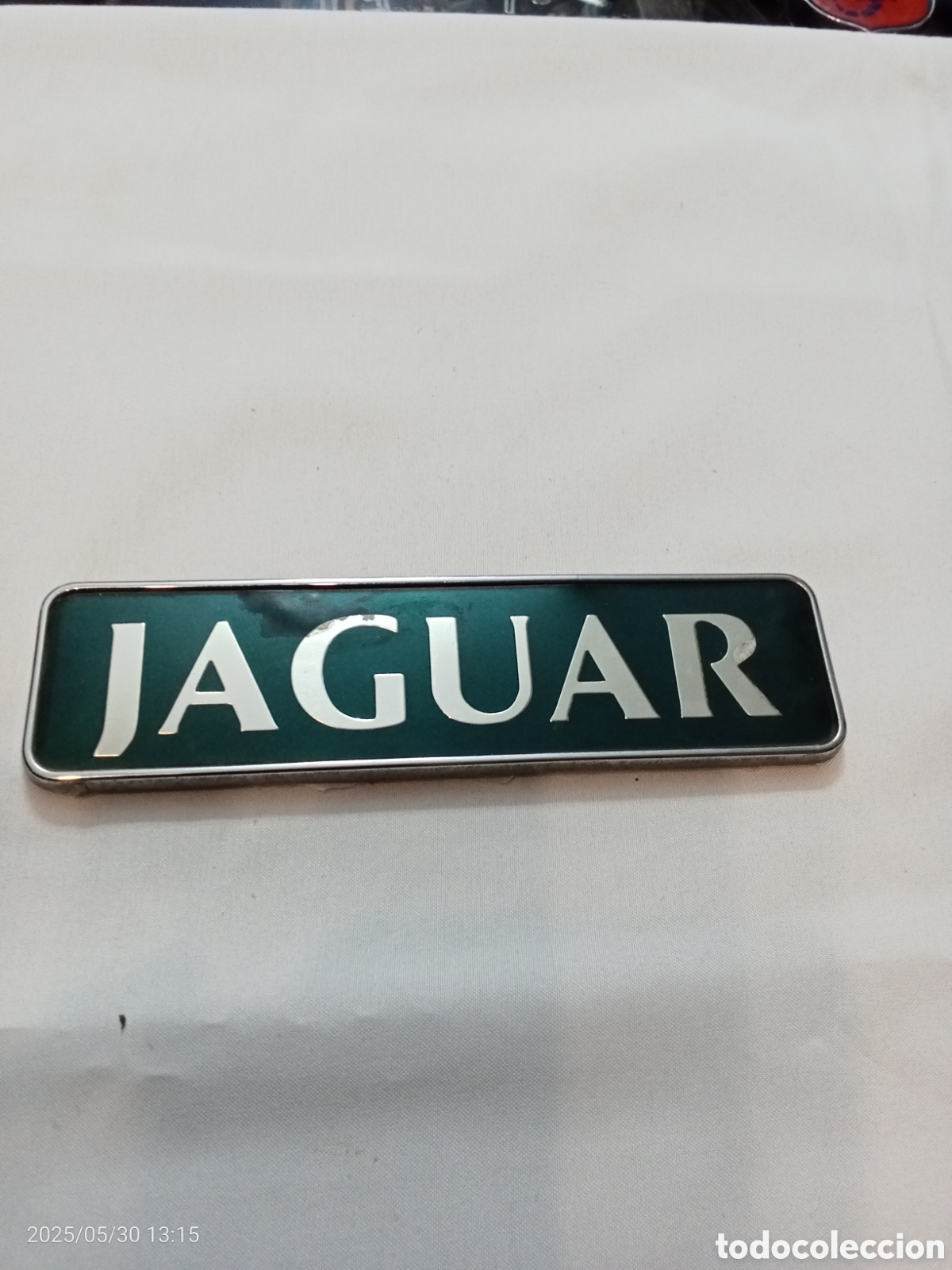 Autos und Motorr&auml;der: EMBLEMA TRASERA VERDE DE JAGUAR