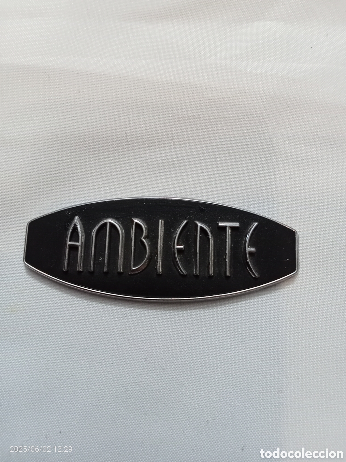 Voitures et Motocyclettes: EMBLEMA SKODA AMBIENTE LOGO