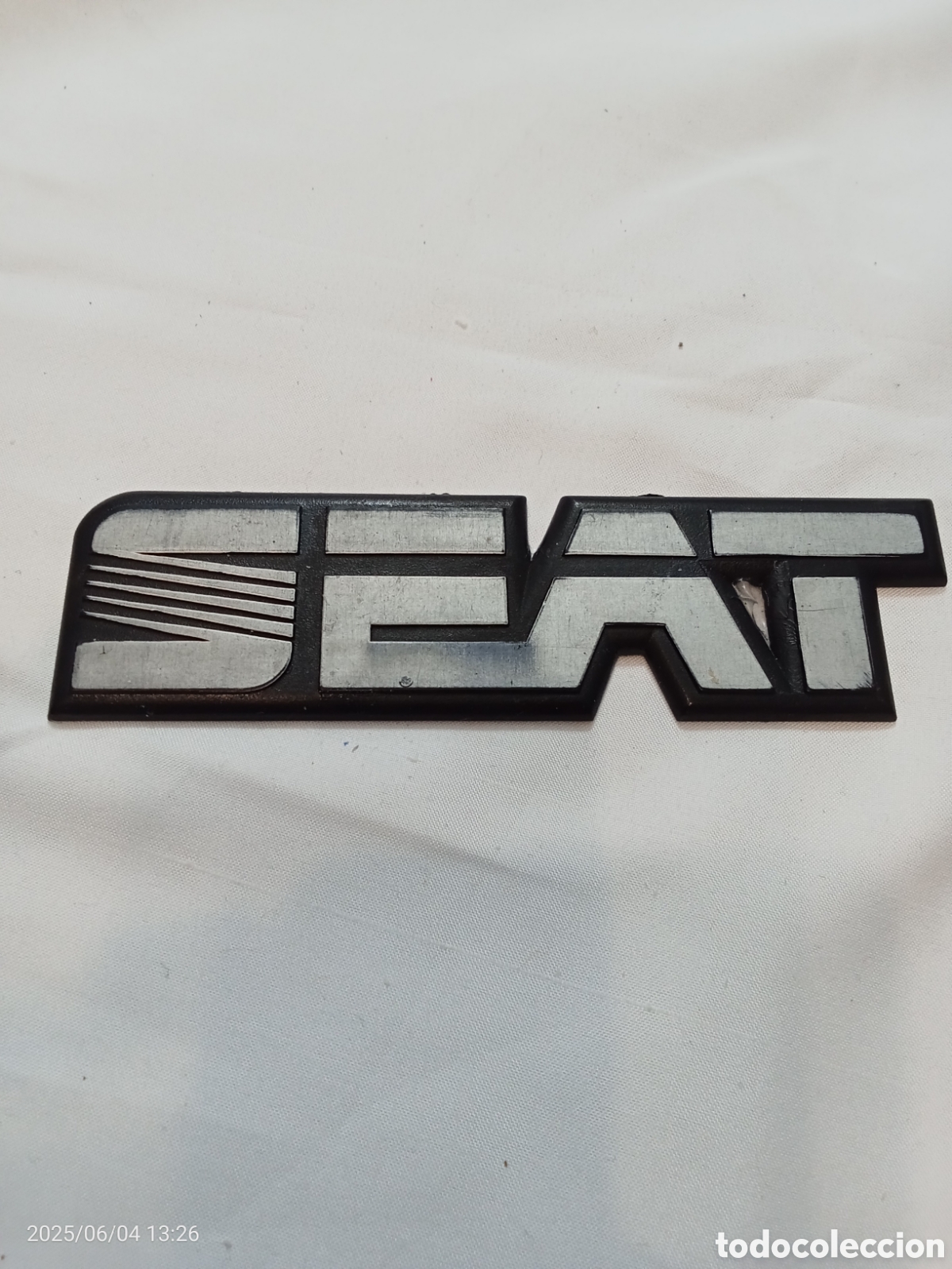 Voitures et Motocyclettes: EMBLEMA SEAT PANDA IBIZA INSIGNIA