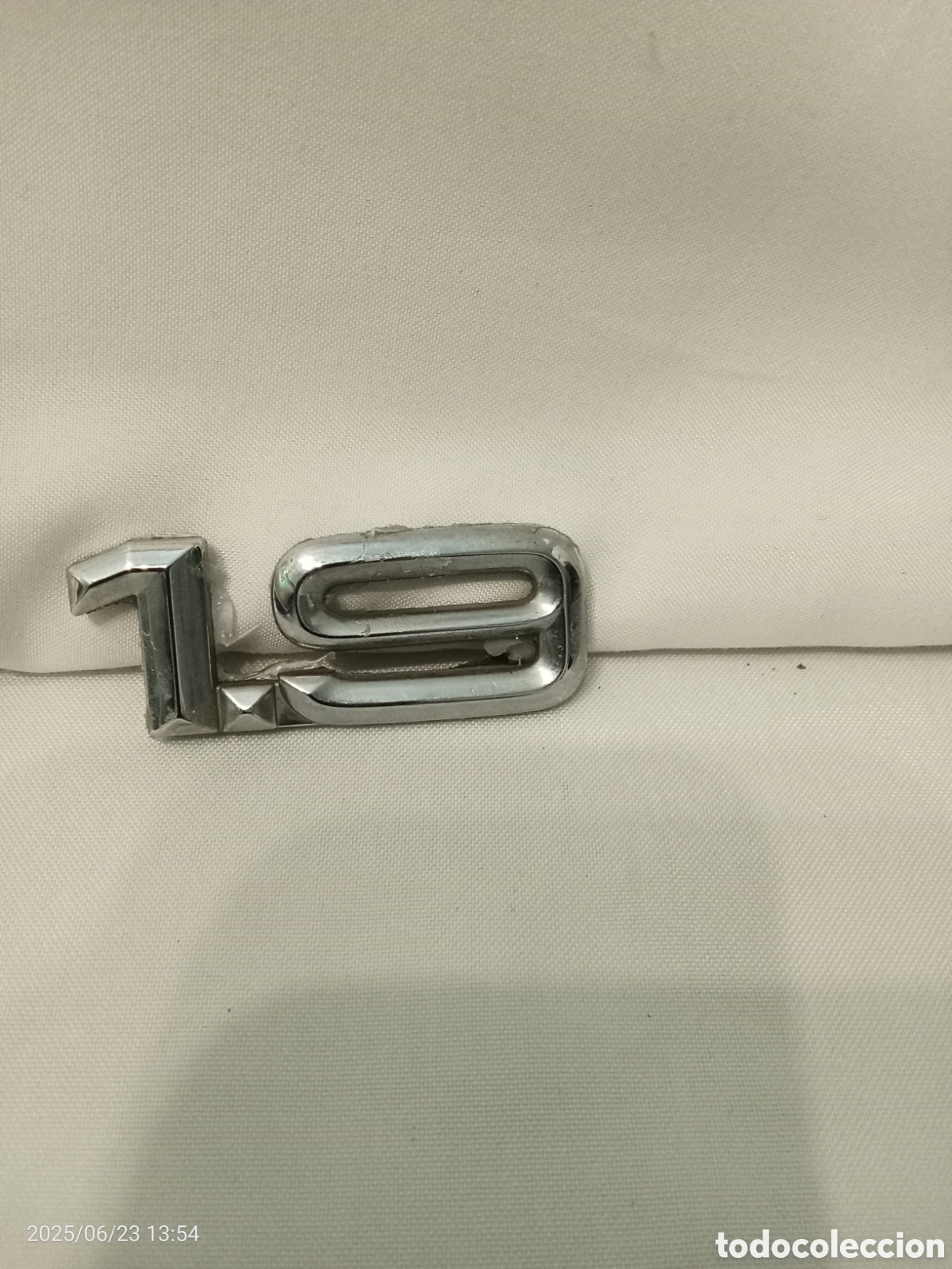 Autos und Motorr&auml;der: AUDI 80 1.9 EMBLEMA DE LOGOTIPO INSIGNIA DE LA TAPA DEL MALETERO TRASERO