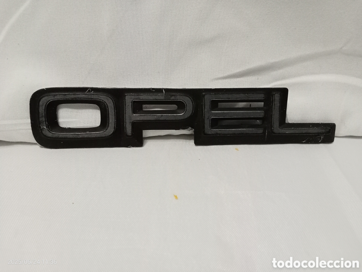 Autos und Motorr&auml;der: EMBLEMA OPEL CORSA CAP&Oacute; TRASERO