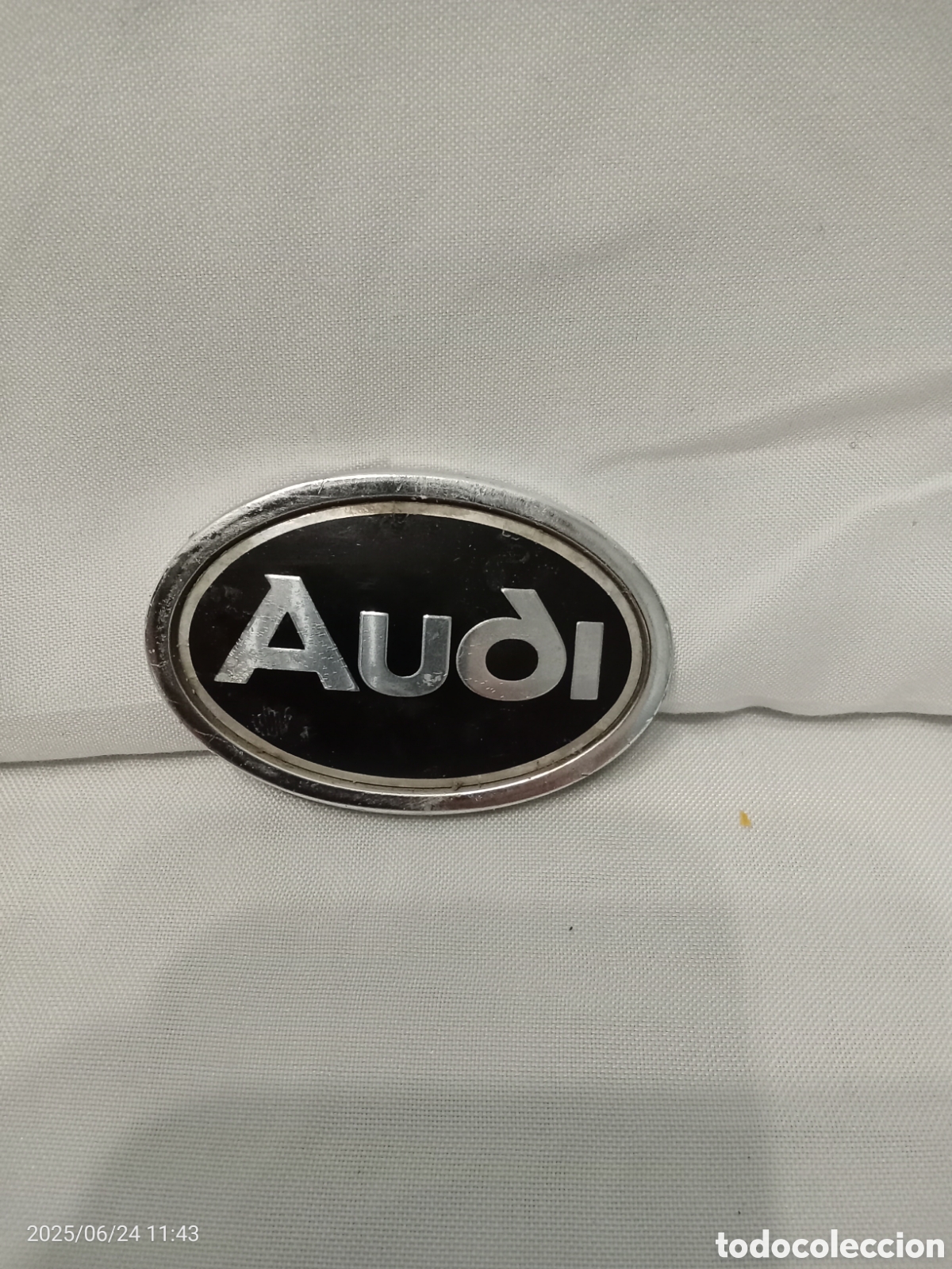 Autos und Motorr&auml;der: EMBLEMA AUDI LATERAL