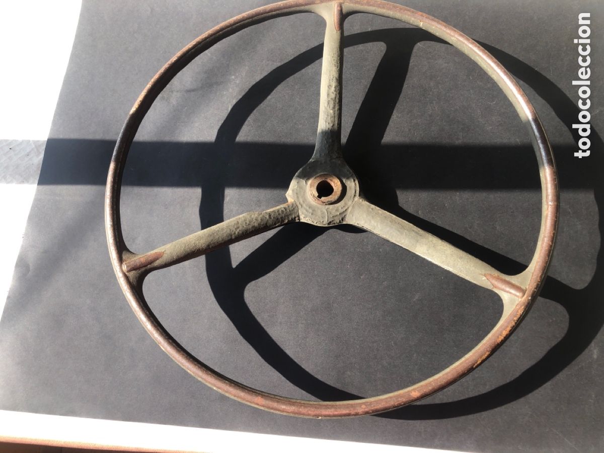 Autos und Motorr&auml;der: Antiguo volante tractor creo BARREIROS