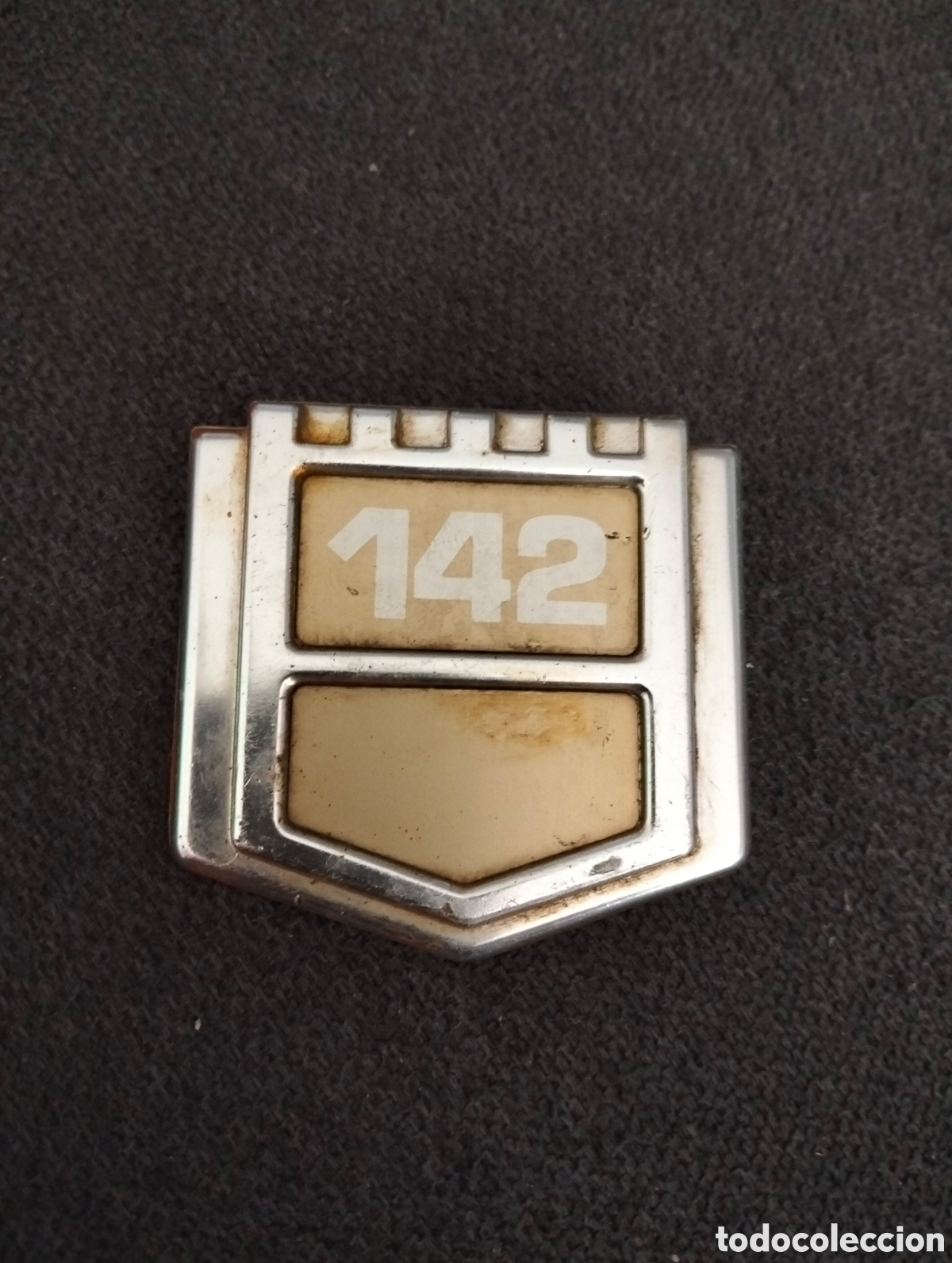 Automobili e Motociclette: Volvo 142 emblema,usado.