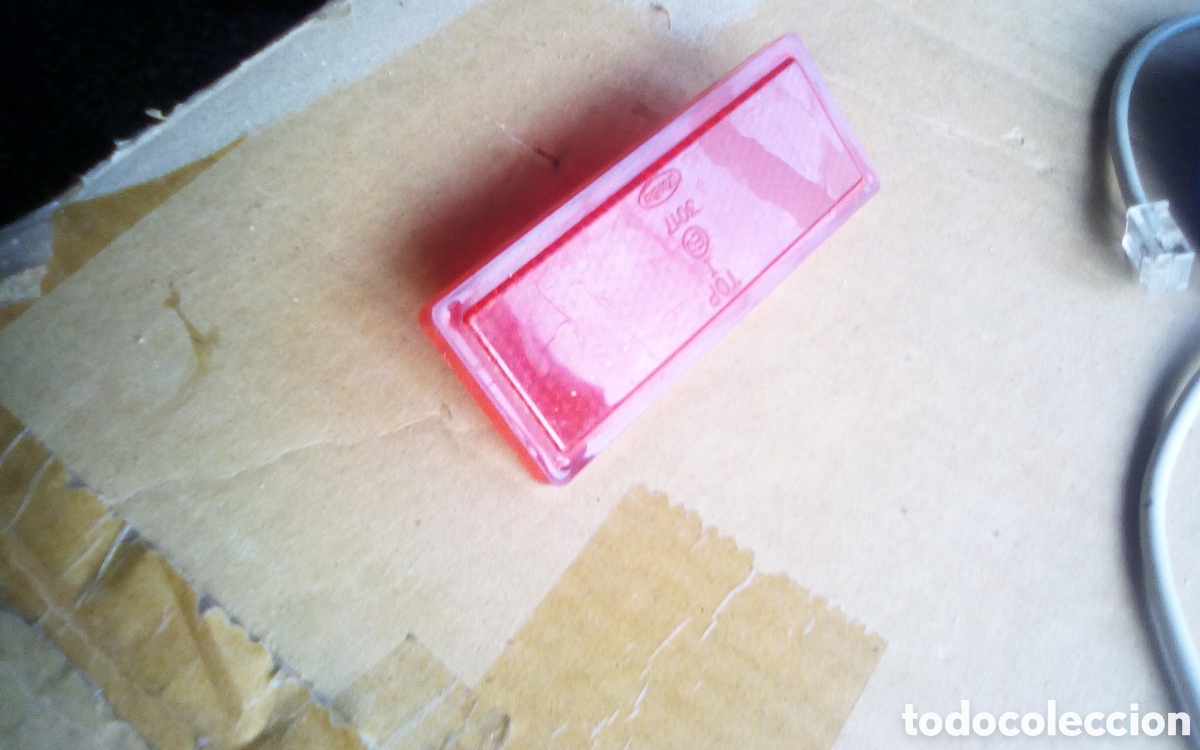 Autos und Motorr&auml;der: Reflector rojo de veh&iacute;culo a identificar. Yoika top I. E9 3017. Mide 35*90 mm.