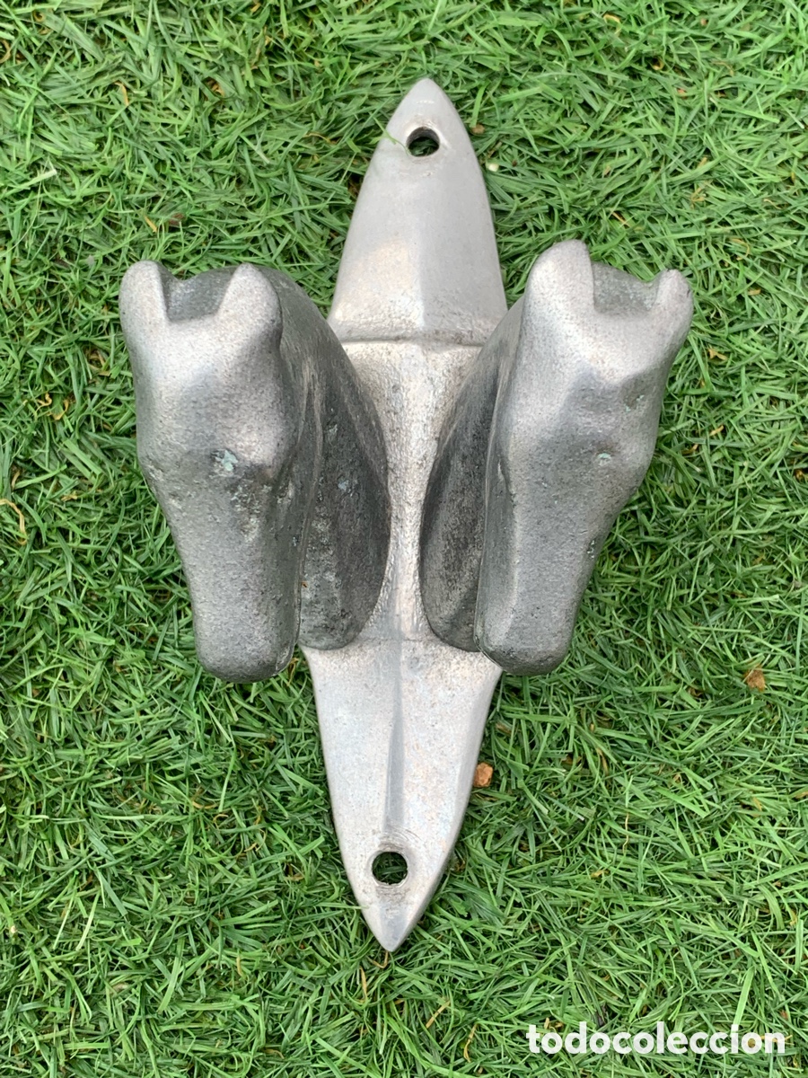 Coches y Motocicletas: &bull;ANTIGUO EMBLEMA PARA CITROEN 2 CV DOS CABALLOS A&Ntilde;OS 50