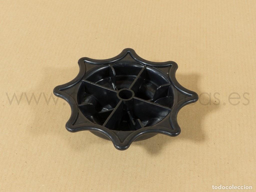 Autos und Motorr&auml;der: Tuerca de fijaci&oacute;n para rueda de repuesto para veh&iacute;culos del grupo Volkswagen