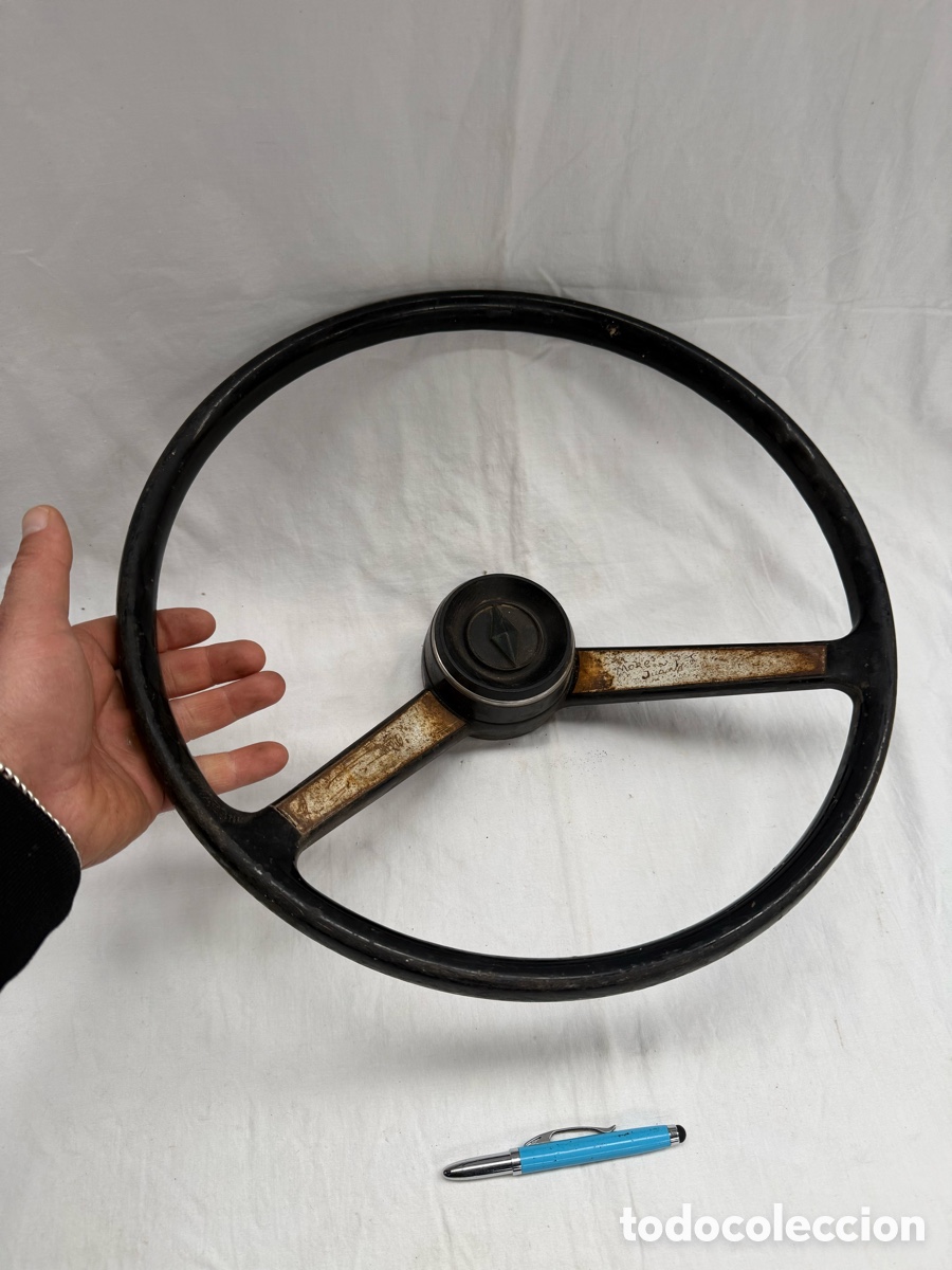 Coches y Motocicletas: Antiguo volante de vehiculo,diria que de Renault!