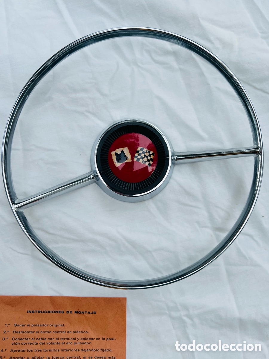 Coches y Motocicletas: Aro pulsador volante deportivo cromado banderas racing coche cl&aacute;sico Seat 600 850 NOS caja original