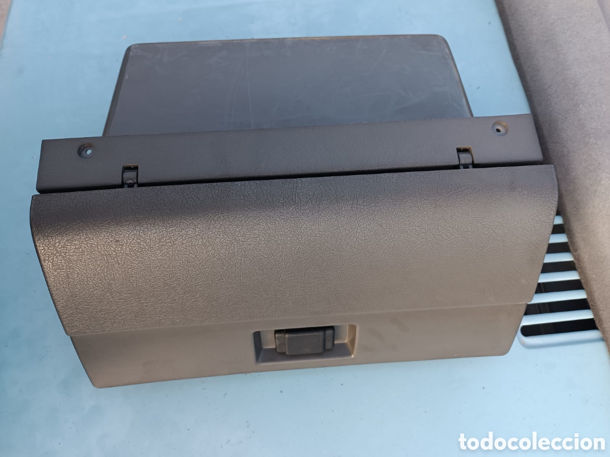 Coches y Motocicletas: Opel Corsa A guantera de salpicadero