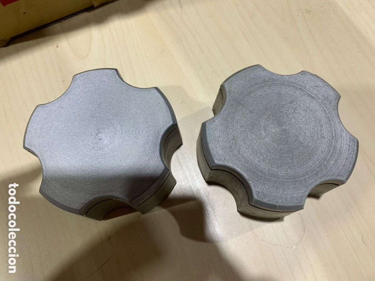 Coches y Motocicletas: TAPACUBO RUEDA ( FORD GRANADA)