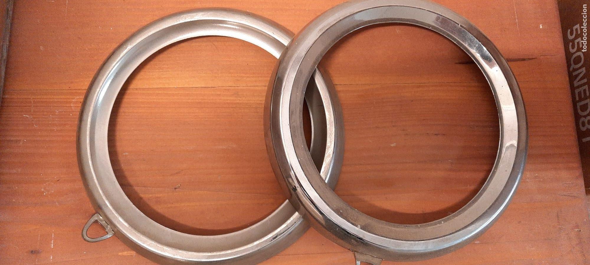 Coches y Motocicletas: RENAULT 8,PAREJA DE CERQUILLOS DE FAROS GRANDES.