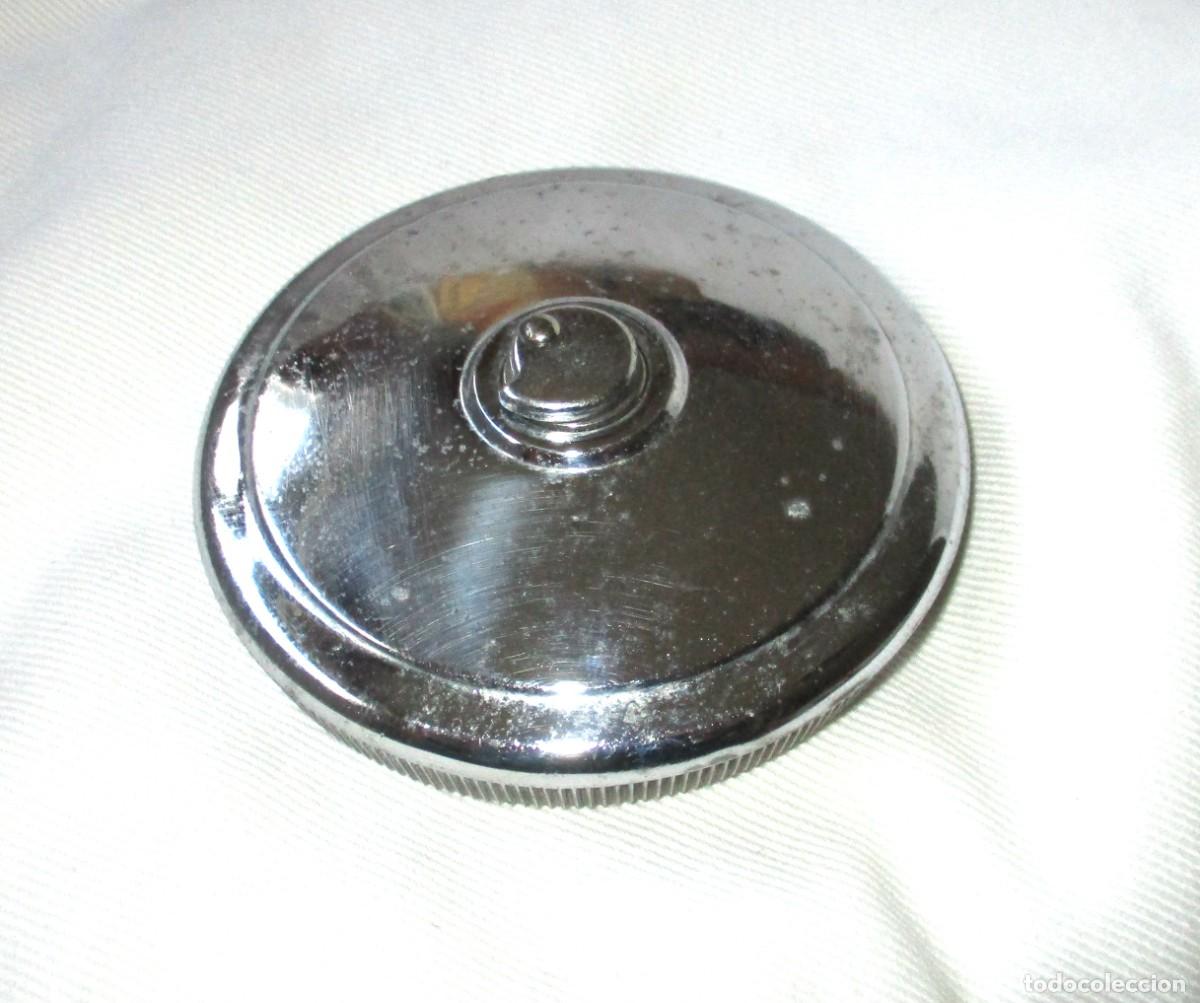 Automobili e Motociclette: ANTIGUO TAP&Oacute;N DE DEP&Oacute;SITO DE COMBUSTIBLE PARA AUTO CL&Aacute;SICO. 8 CMS. DE DI&Aacute;METRO.