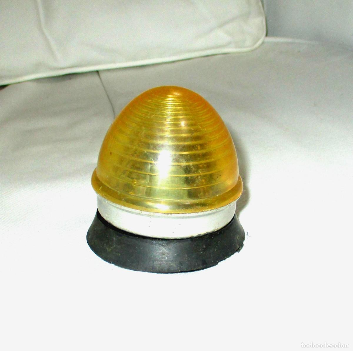 Automobili e Motociclette: ANTIGUO PILOTO TRASERO CON TULIPA ROSCADA. CON BOMBILLA ORIGINAL.