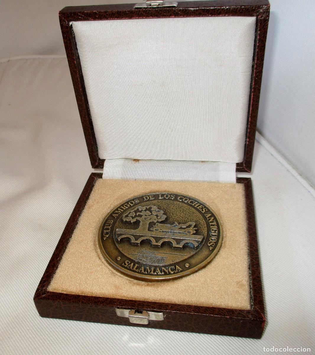 Autos und Motorr&auml;der: MEDALL&Oacute;N DE BRONCE DEL CLUB DE AMIGOS DE LOS COCHES ANTIGUOS DE SALAMANCA EN SU ESTUCHE.
