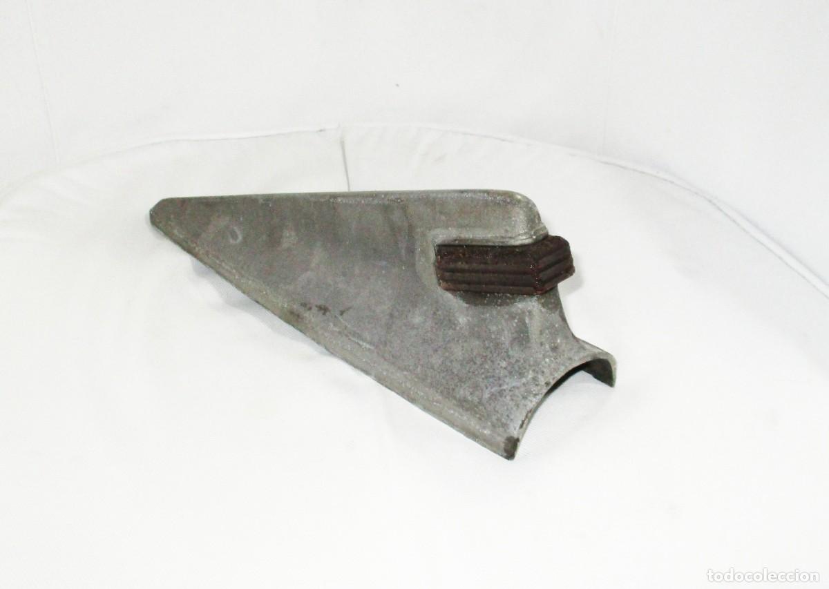 Autos und Motorr&auml;der: PROTECTOR FARO O INTERMITENTE TRASERO PARA CADILLAC Y OTROS CL&Aacute;SICOS AMERICANOS DE LOS A&Ntilde;OS 60.