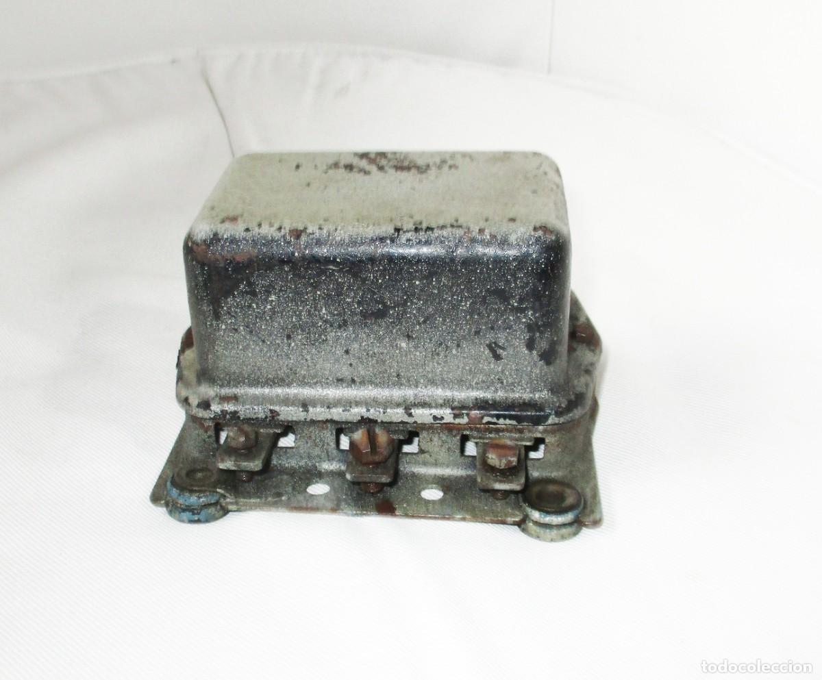 Voitures et Motocyclettes: ANTIGUO REGULADOR DUCELLIER PAR&Iacute;S A 6 VOLTIOS Y 20 AMPERIOS.