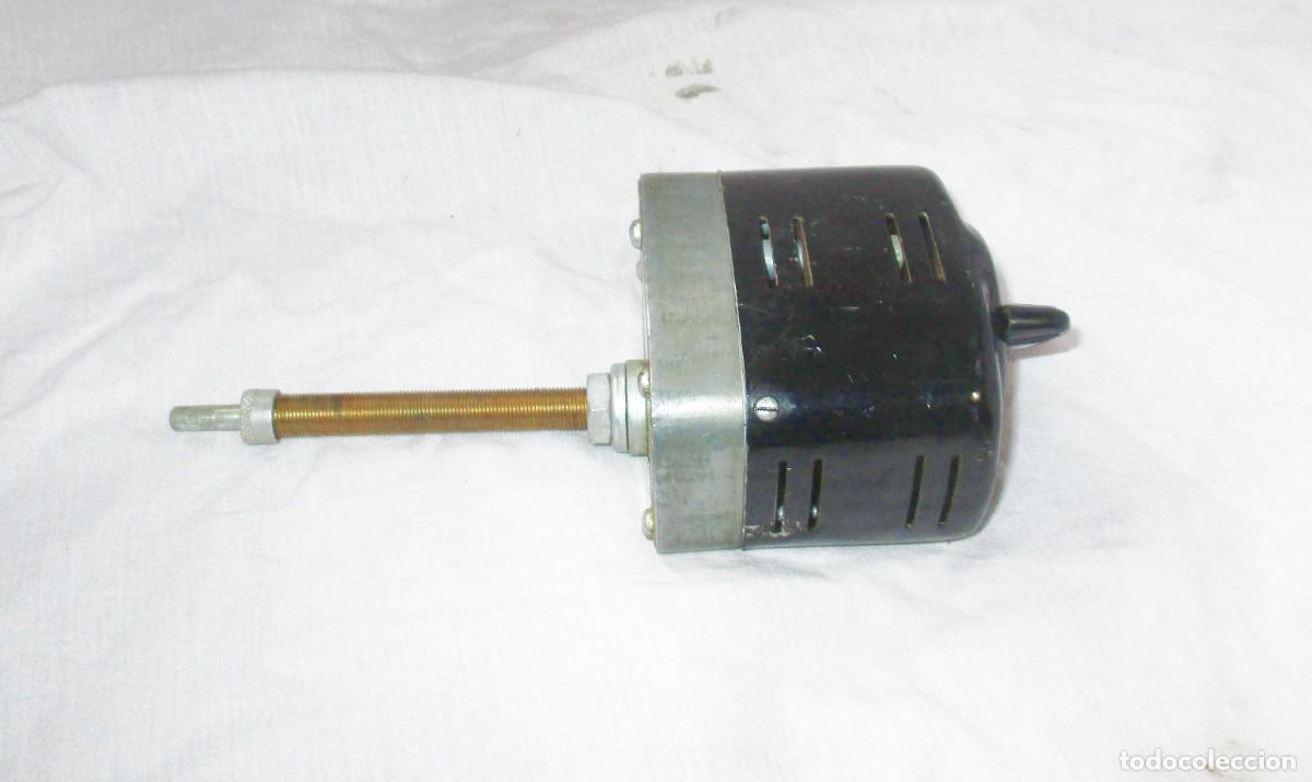 Coches y Motocicletas: MOTOR DE LIMPIAPARABRISAS HELLA PARA AUTOS CL&Aacute;SICOS.