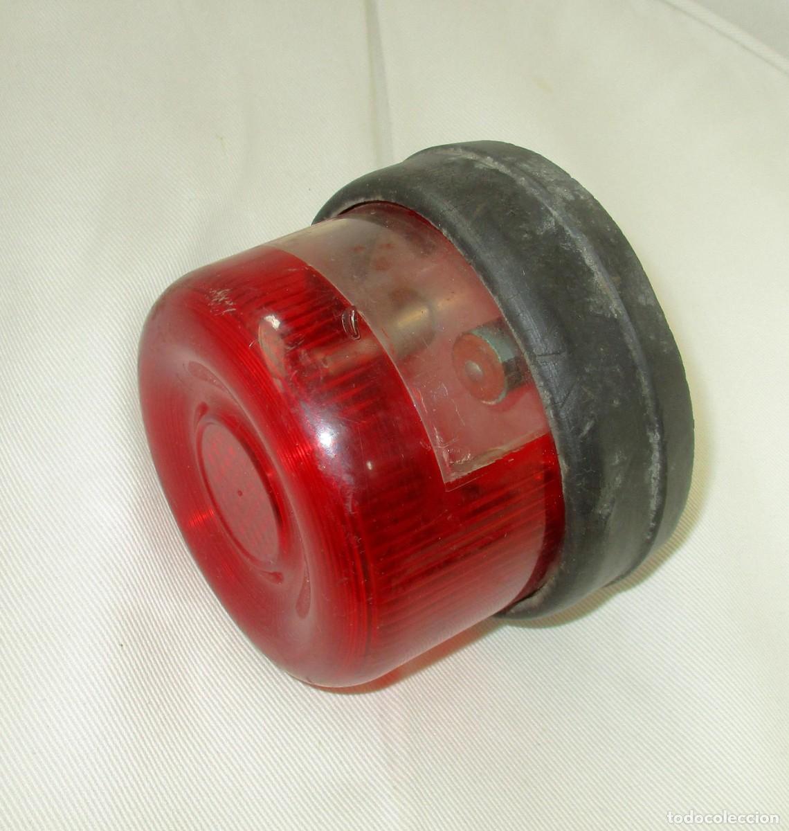 Coches y Motocicletas: ANTIGUO PILOTO TRASERO PARA COCHE O TRACTOR.