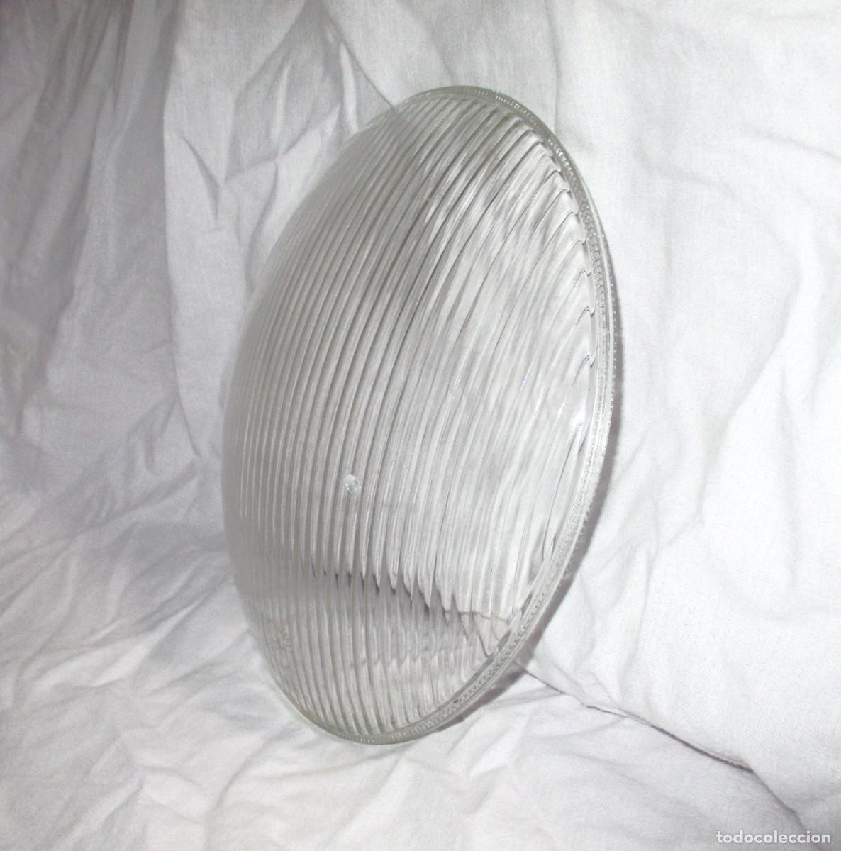 Coches y Motocicletas: CRISTAL VICRIS 634 CURVO DE 18 CMS. DE DI&Aacute;METRO PARA AUTOS O MOTOS CL&Aacute;SICOS.