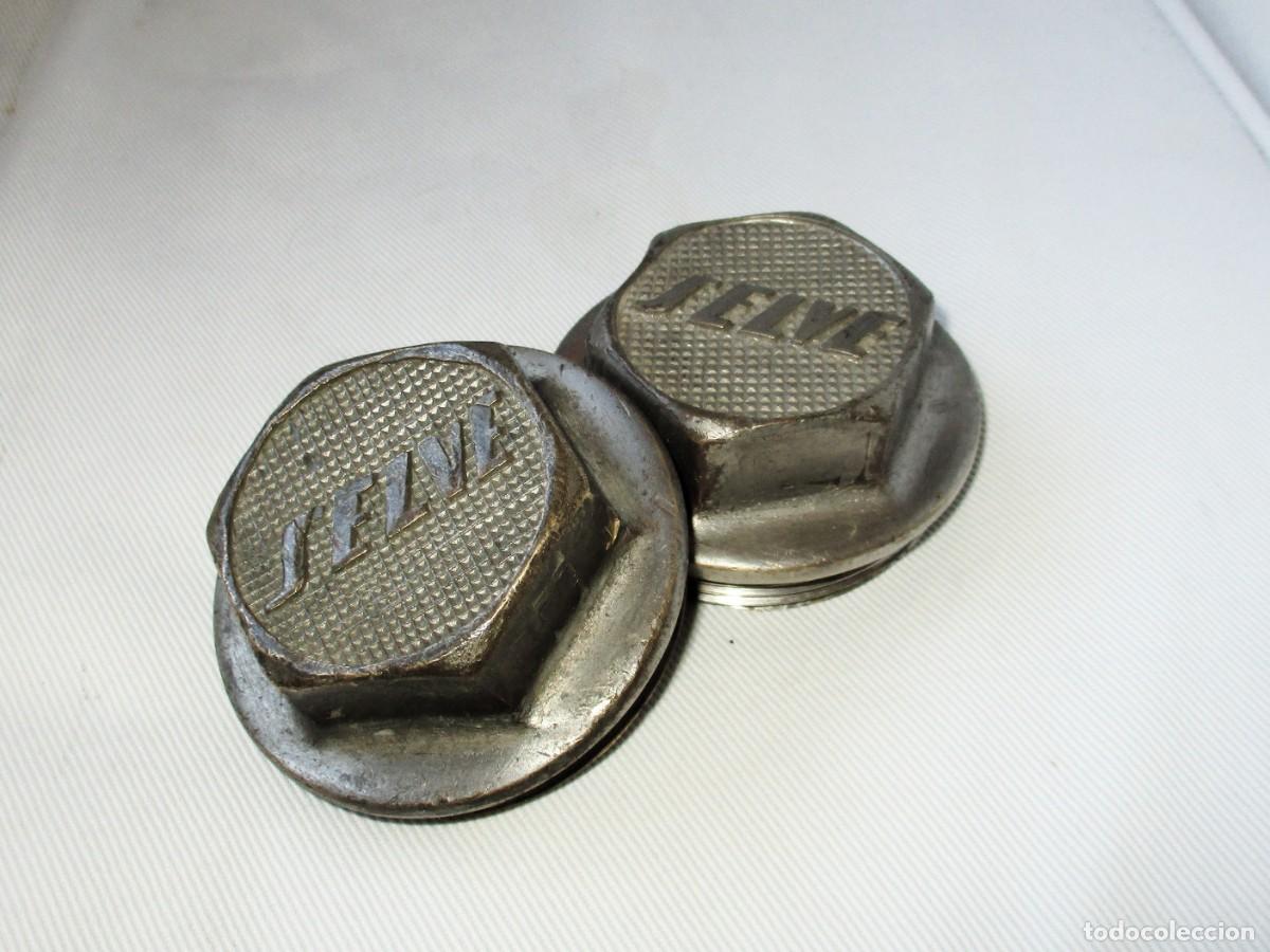 Coches y Motocicletas: PAREJA DE EMBELLECEDORES TAPACUBOS PARA AUTOS SELVE DE LOS A&Ntilde;OS 20. MUY RAROS. SELVE HUBCAPS.