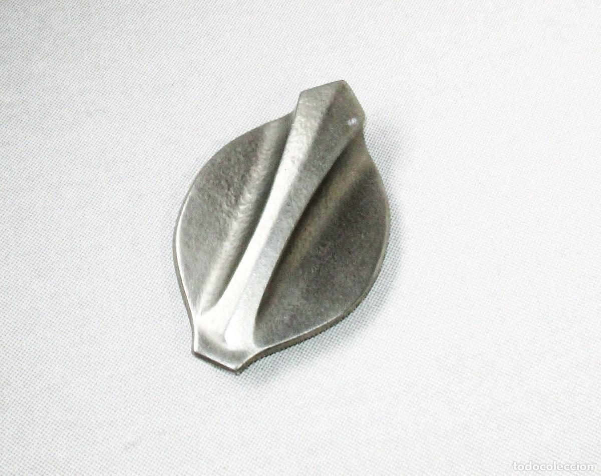 Autos und Motorr&auml;der: TAP&Oacute;N DE RADIADOR ORIGINAL DE CAMIONETA DODGE DE 1933 A 1935. DODGE TRUCK HOOD ORNAMENT.