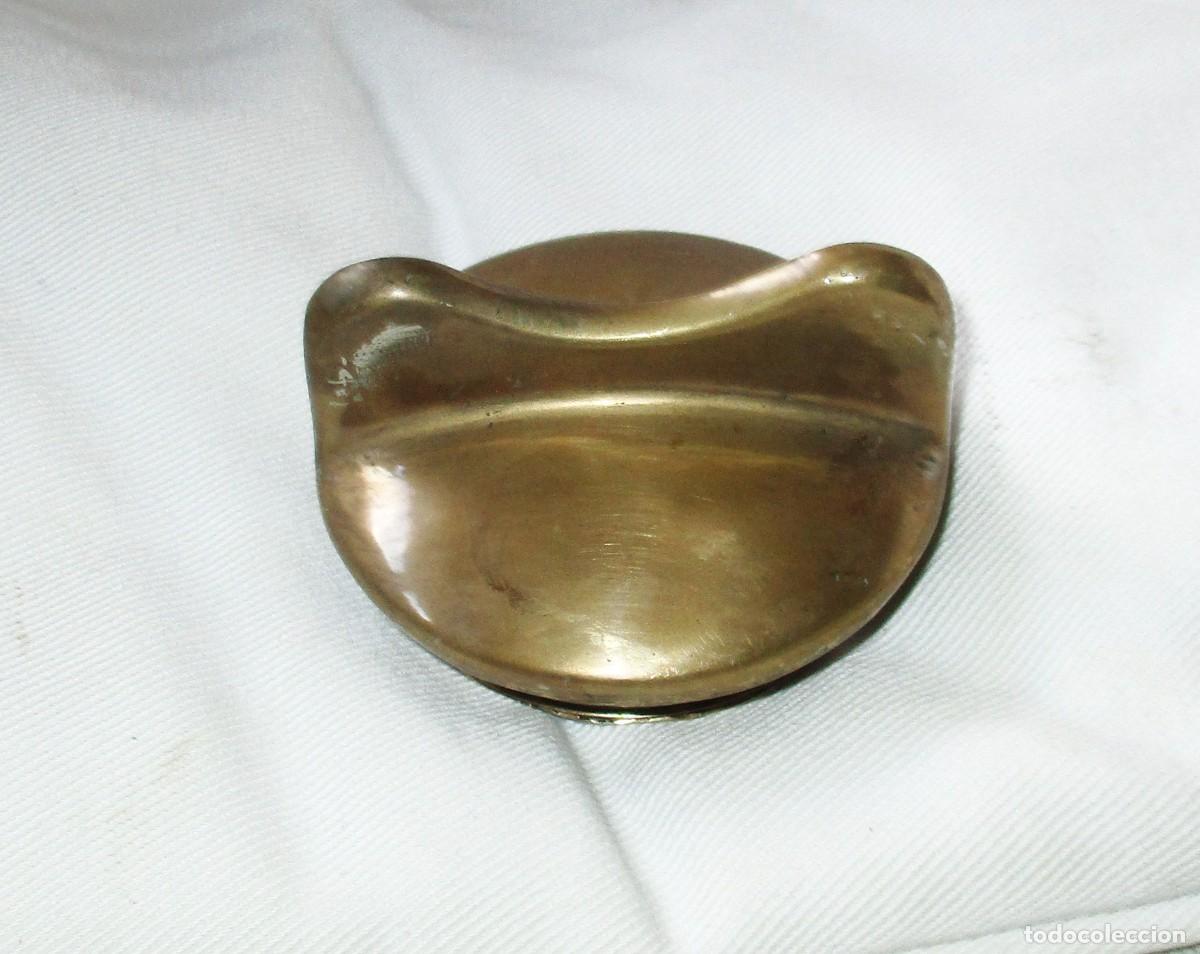 Autos und Motorr&auml;der: ANTIGUO TAP&Oacute;N DE RADIADOR PARA AUTOS CL&Aacute;SICOS.