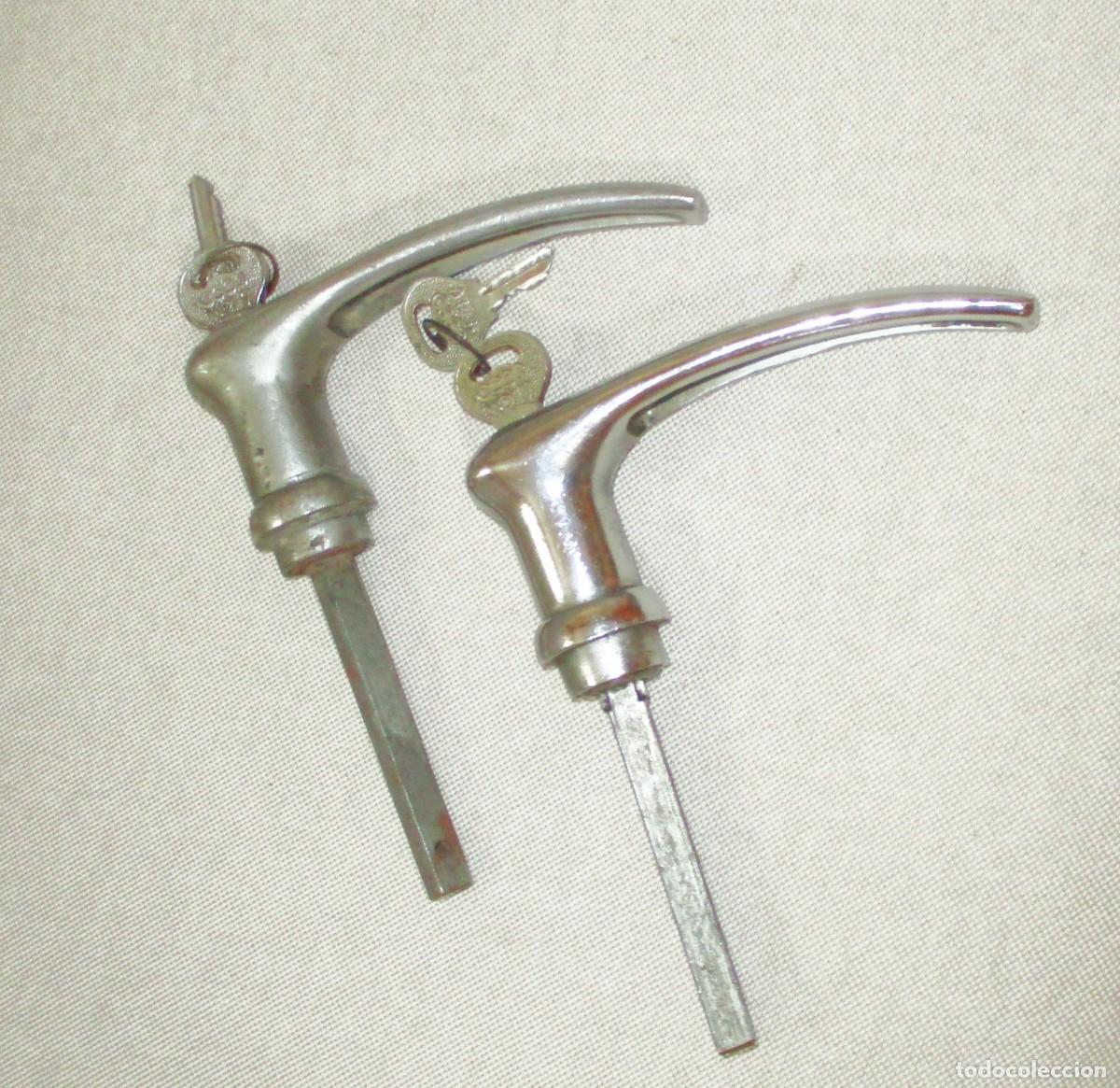 Coches y Motocicletas: MANILLAS ORIGINALES CON LLAVES PARA DKW AUTO UNI&Oacute;N. MODELOS F89L, 700P Y 800 DESDE 1954.
