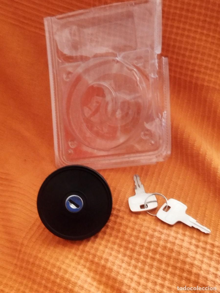 Coches y Motocicletas: Tap&oacute;n de combustible con su llave. Sin uso.