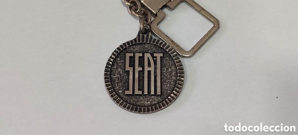 Coches y Motocicletas: CLASICO LLAVERO SEAT TALLERES PELAEZ SERVICIO OFICIAL SEAT N&deg;05626 ARRABAL DE PORTILLO (VALLADOLID