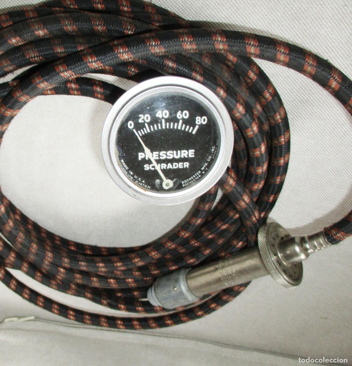 Coches y Motocicletas: ANTIGUA BOMBA SCHRADER PARA HINCHADO DE NEUM&Aacute;TICOS POR CONEXI&Oacute;N AL MOTOR.
