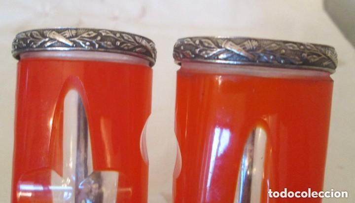 Coches y Motocicletas: Violeteros para coche antiguo en cristal tallado y metal plateado, con sujeci&oacute;n. Hacia 1920