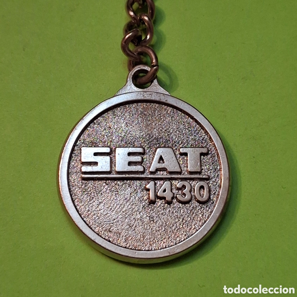 Coches y Motocicletas: SEAT 1430 - LLAVERO ANTIGUO - TEMATICA MOTOR AUTOMOVIL COCHE