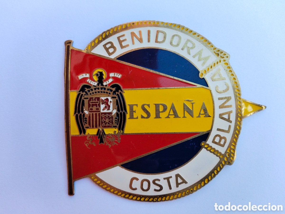 Coches y Motocicletas: ANTIGUA Y PRECIOSA CHAPA EMBLEMA PARA COCHE DE BENIDORM COSTA BLANCA - EPOCA DE FRANCO - A&Ntilde;OS 60 70