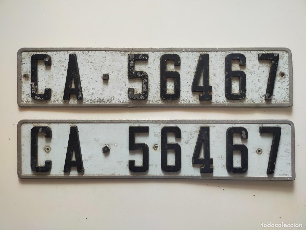 Coches y Motocicletas: Antiguo par de Matr&iacute;culas originales de Autom&oacute;vil: CADIZ A&ntilde;o 1967 - N&uacute;meros en relieve.