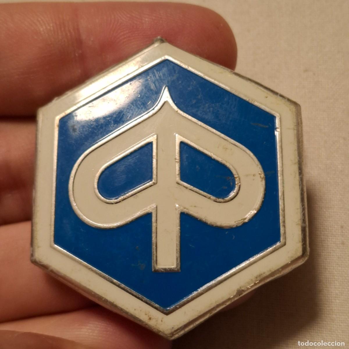 Coches y Motocicletas: Logotipo de PIAGGIO.