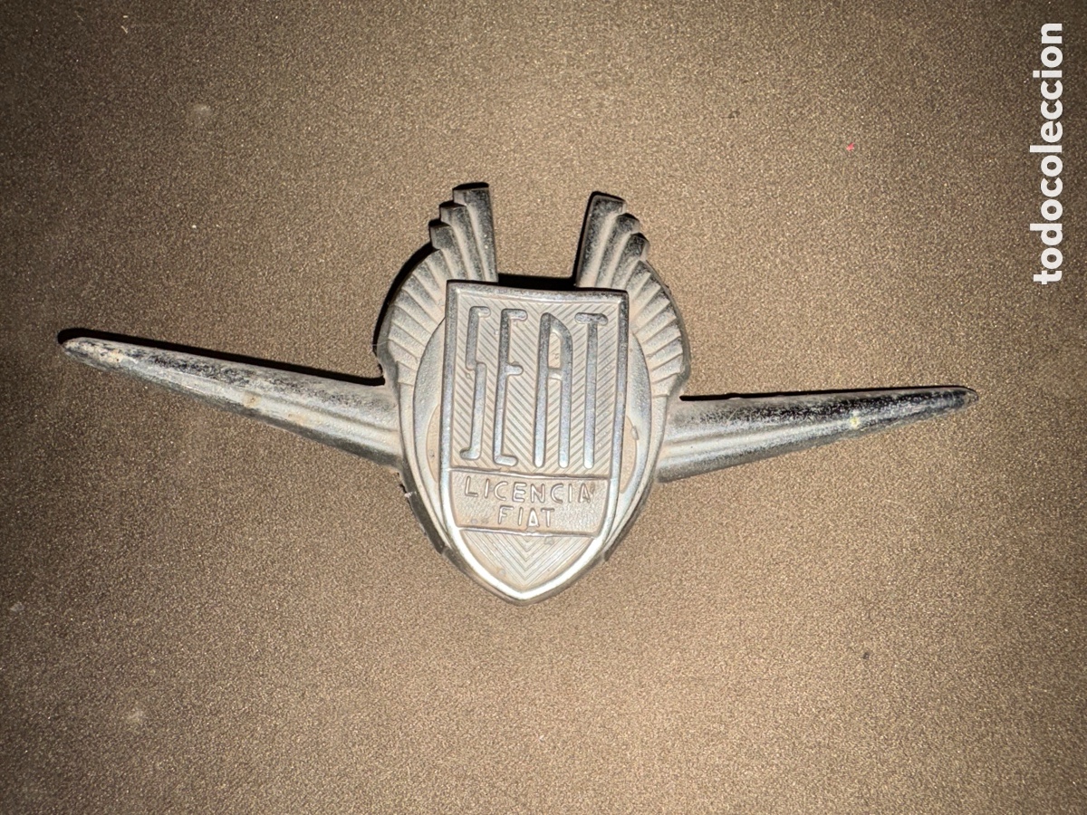 Coches y Motocicletas: Antiguo, emblema / insignia seat licencia fiat, 17x9cm aprox*ver fotos*